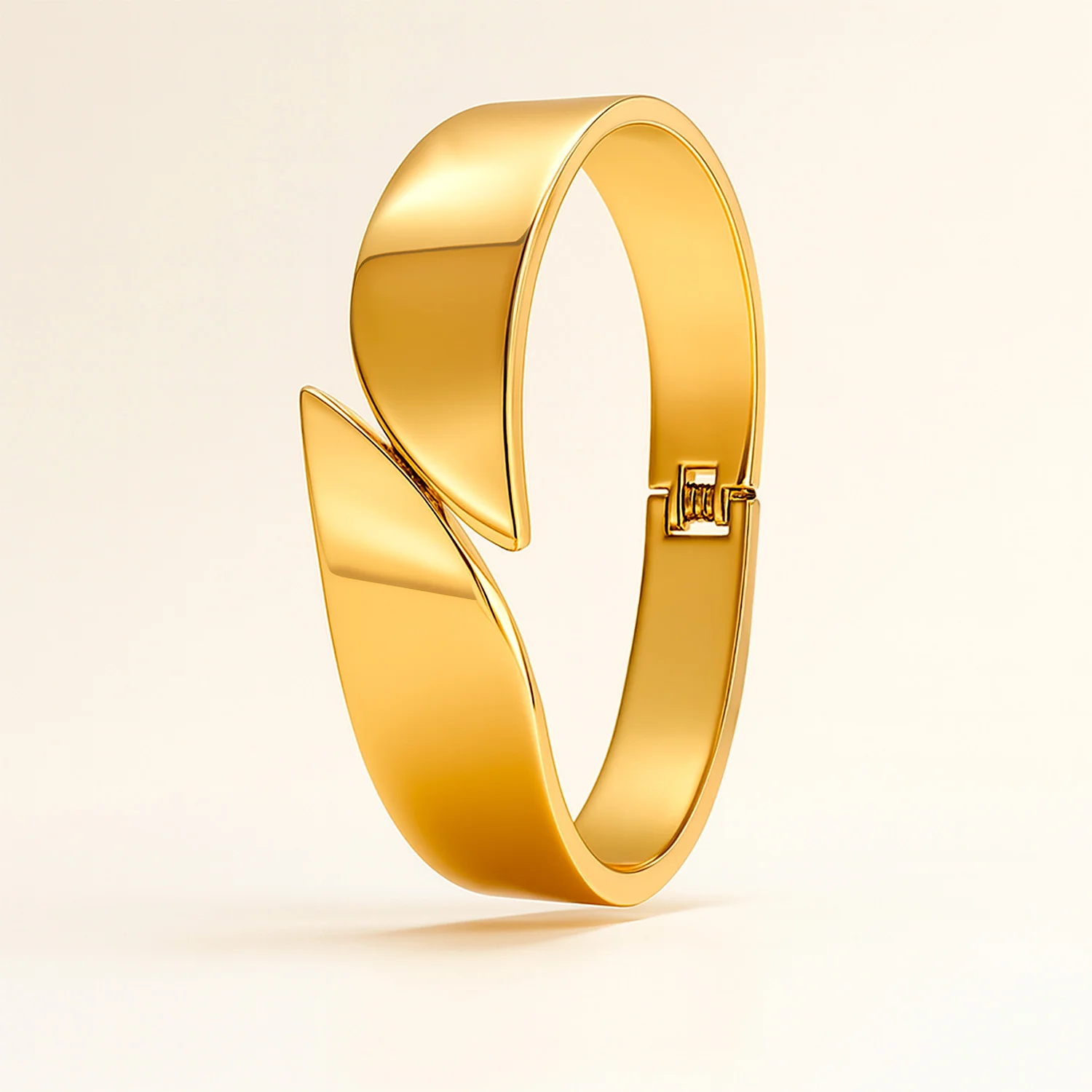 Aurum Wave 18k Gold Statement Openable Bracelet - Image 3