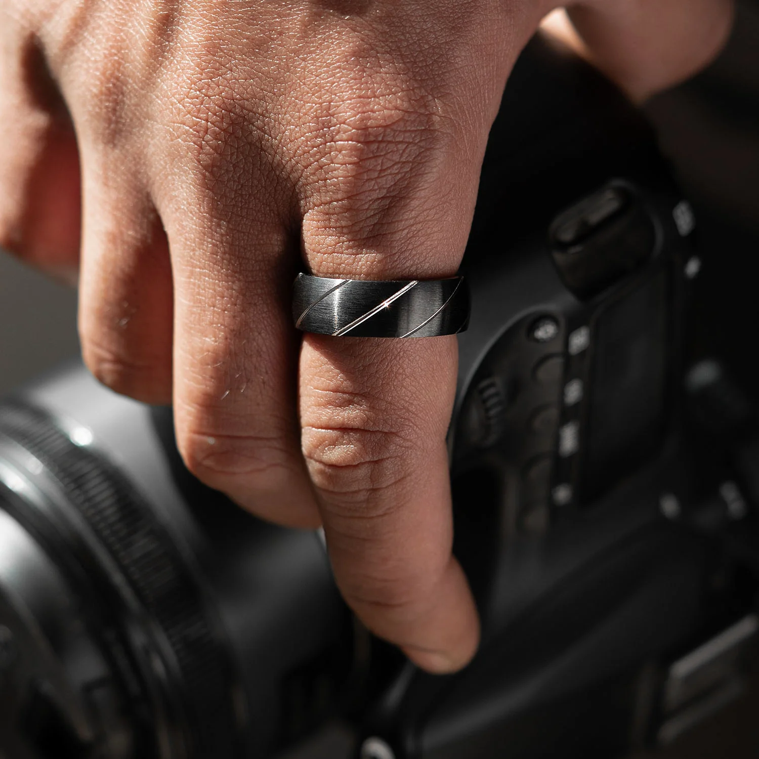 Black And Silver Spiral Ring - Image 2