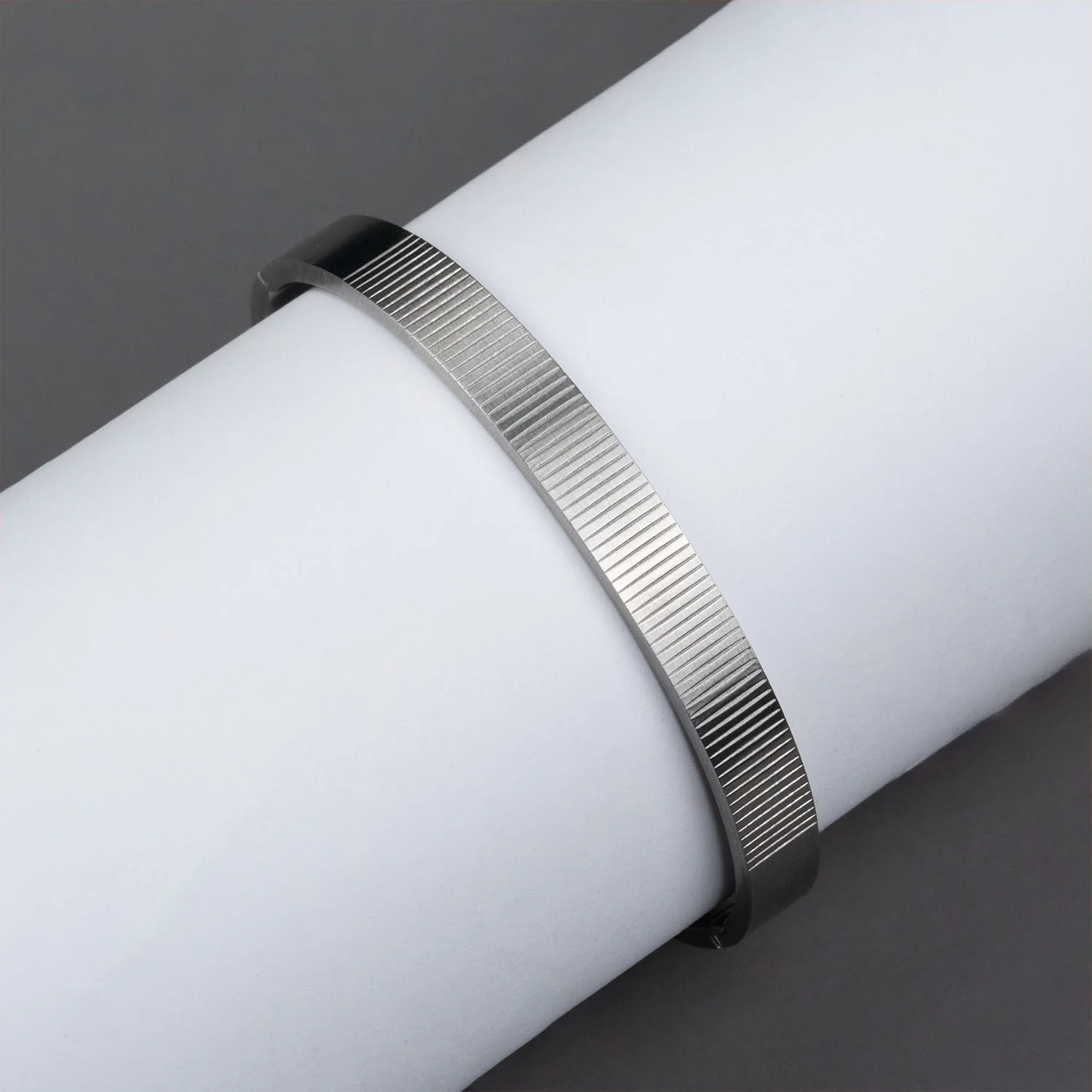 Kratos Openable Oval Kada Bracelet - Image 10