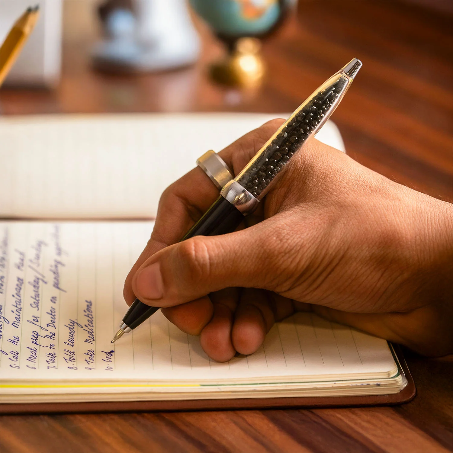 Black Spinel MagSpin Rotating Desk Pen with DryFlow Ink - Image 3