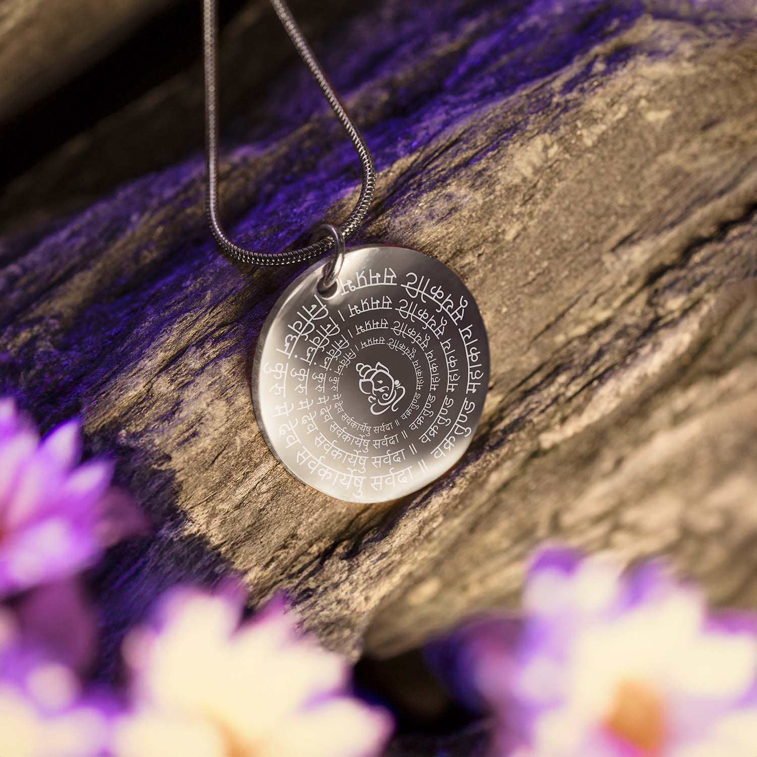 Devotional Ganpati Shlok Circle Necklace - Image 5