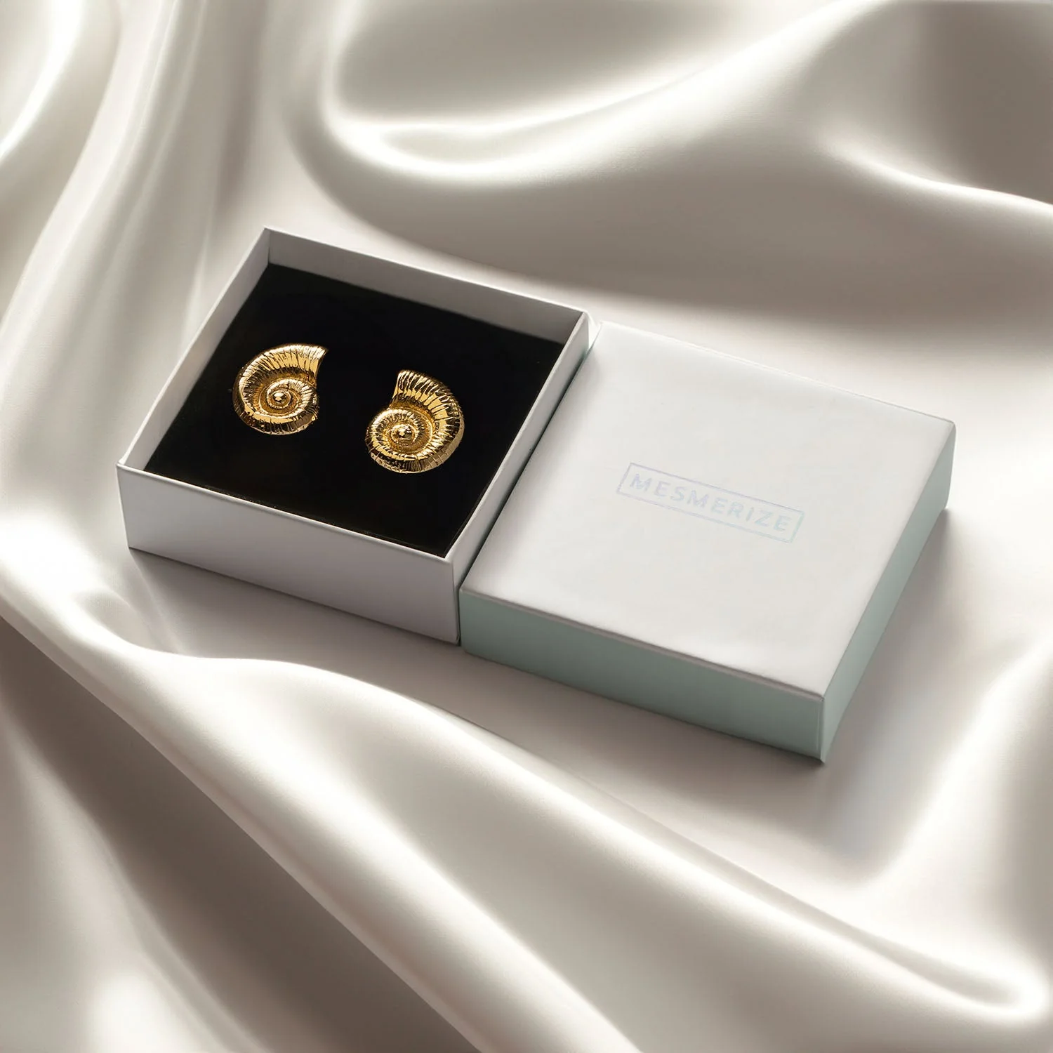 Moana Shell 18K Gold Earring - Image 3