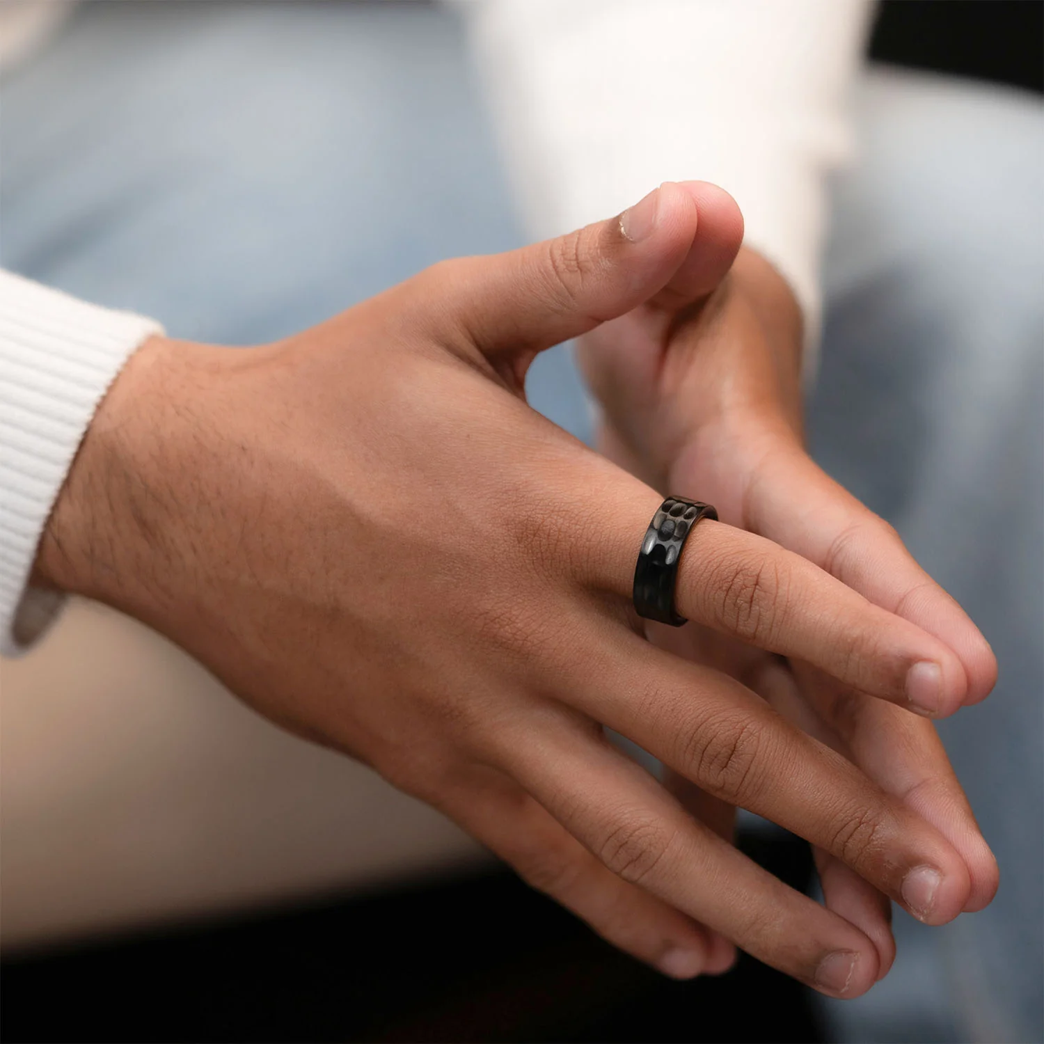 Quor Black Band Ring - Image 2