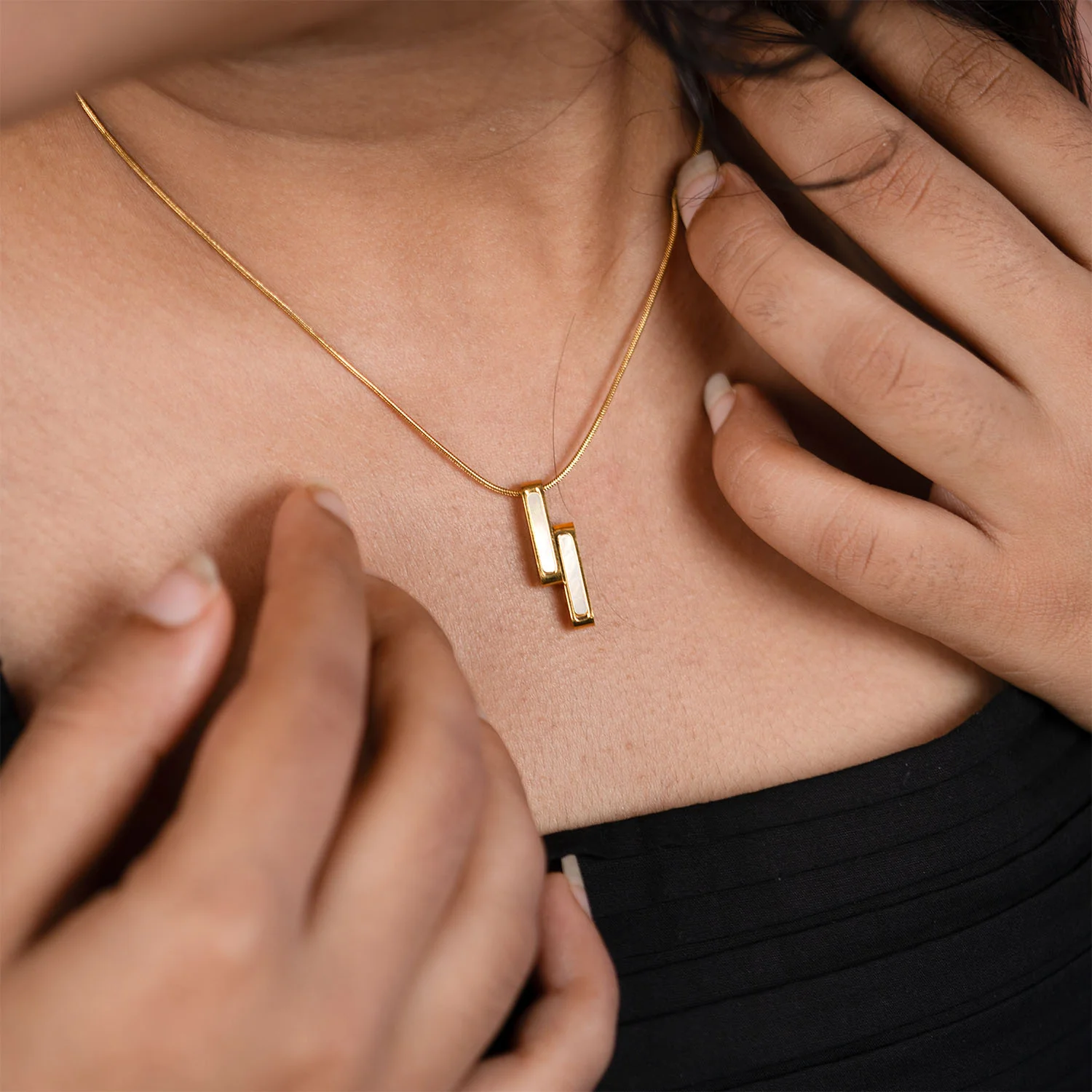 Rysa Gold Mini Harper Pendant Necklace - Image 2