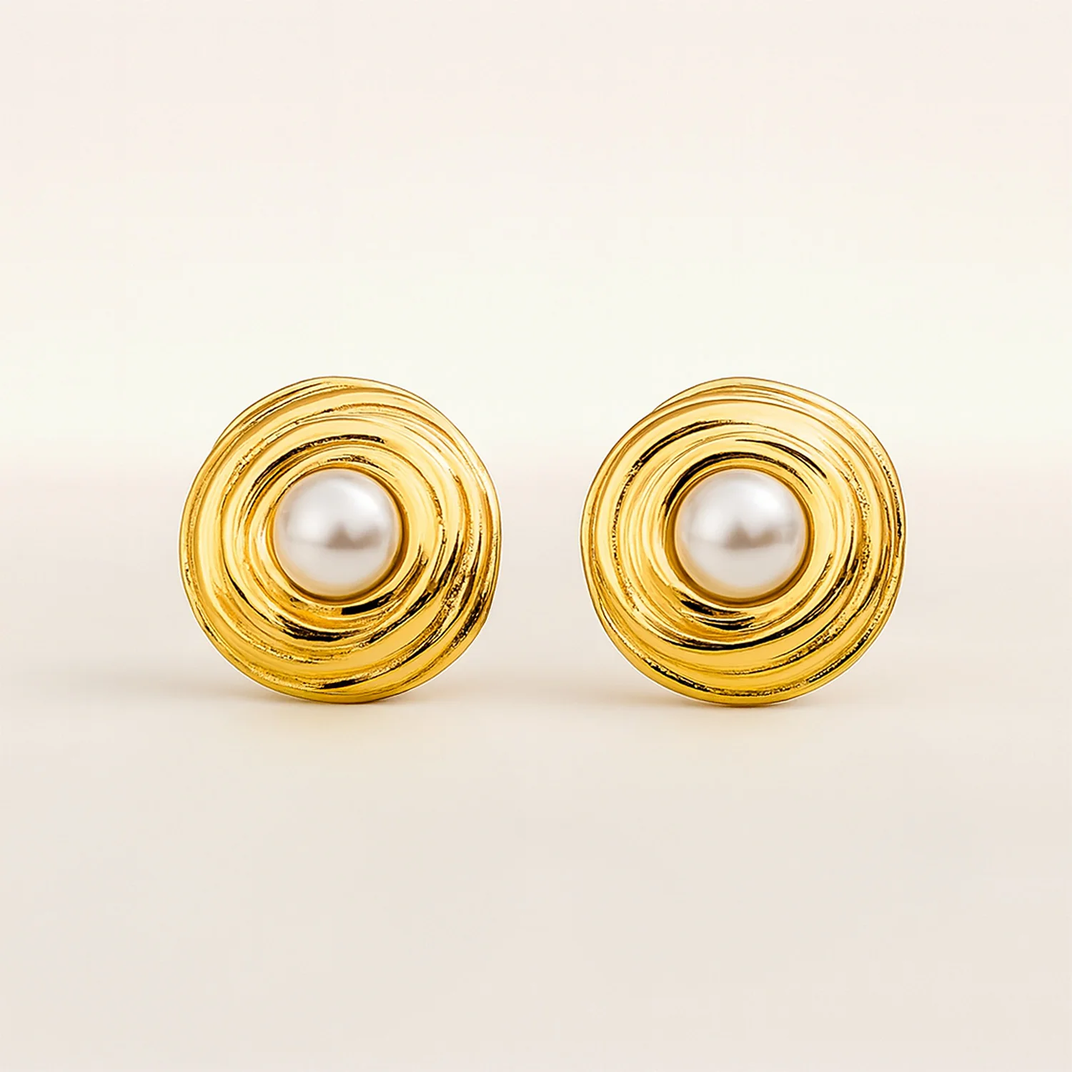 Sia Pearl 18K Gold Stud Earrings - Image 3