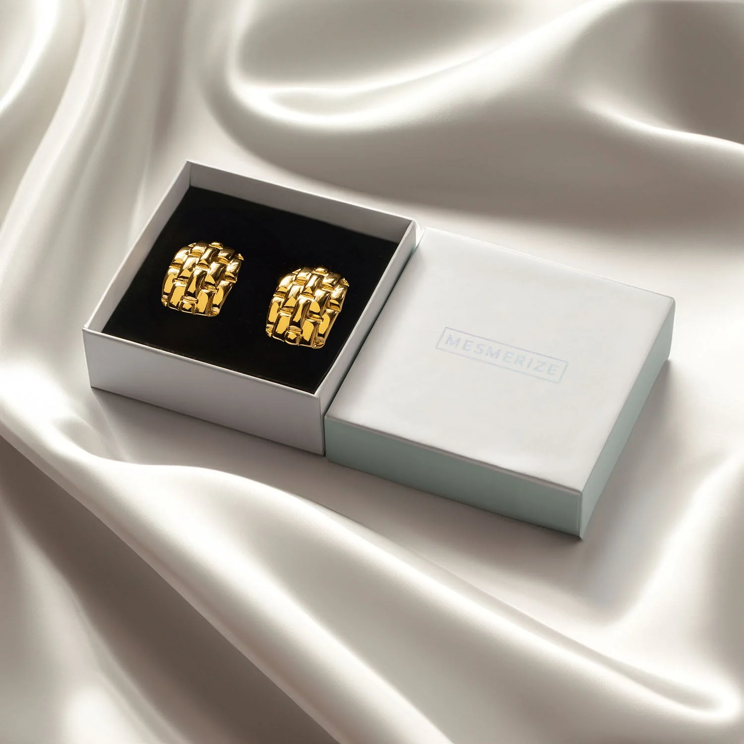 Sofia Quilted 18K Gold Stud Earrings - Image 3