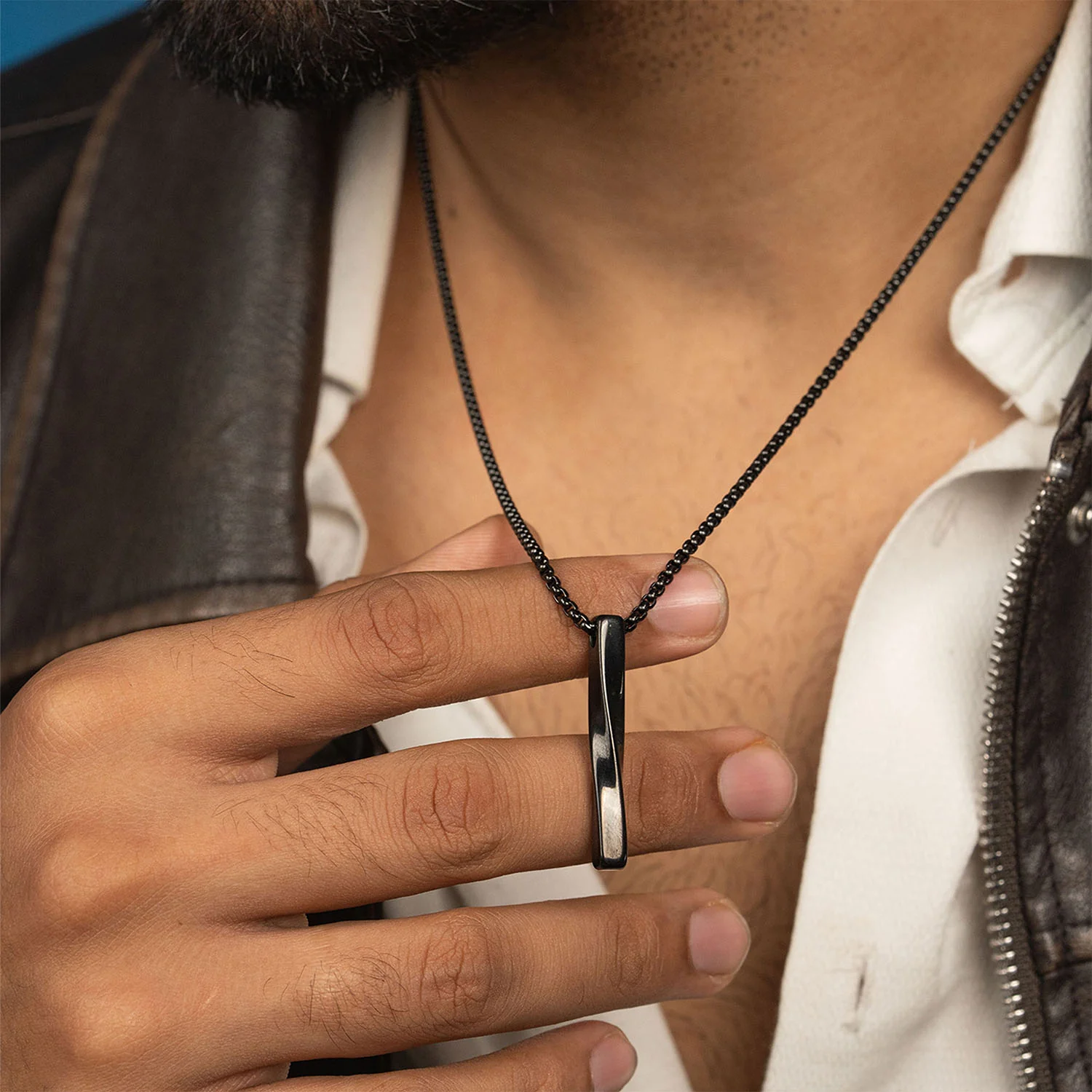 Twisted Bar Necklace - Image 5